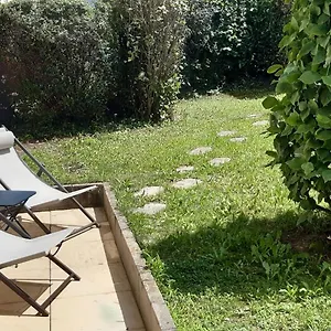 https://les-jardins-de-la-tournette-entre-lac-et-montagnes.hotels-rhonealpes.com