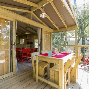 https://camping-les-restanques.fr-provencehotel.com